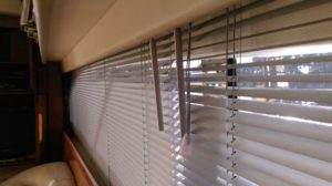 Repair salon blinds